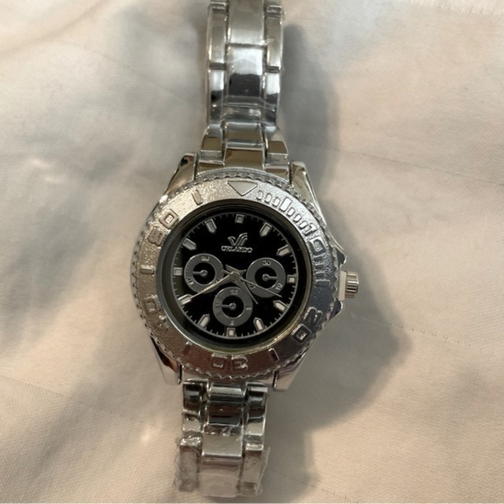 Ladies Silvertone Watch NWT